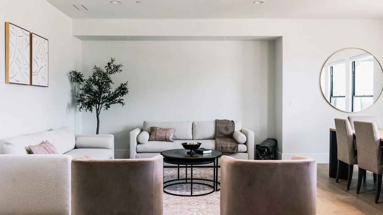 Decor phòng khách nhỏ: 12 cách bố trí rộng, sáng và gọn hơn